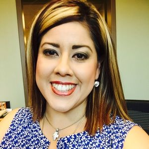 Meet your Posher, Dee